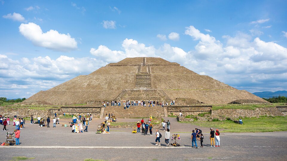 pyramids of the sun teotihuacan mexico unsplash